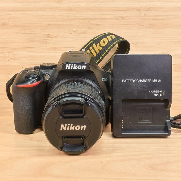 Nikon D3500 24.2MP DSLR Camera / With AF-P DX NIKKOR 18–55mm f/3.5–5.6G VR Lens - Picture 2 of 11